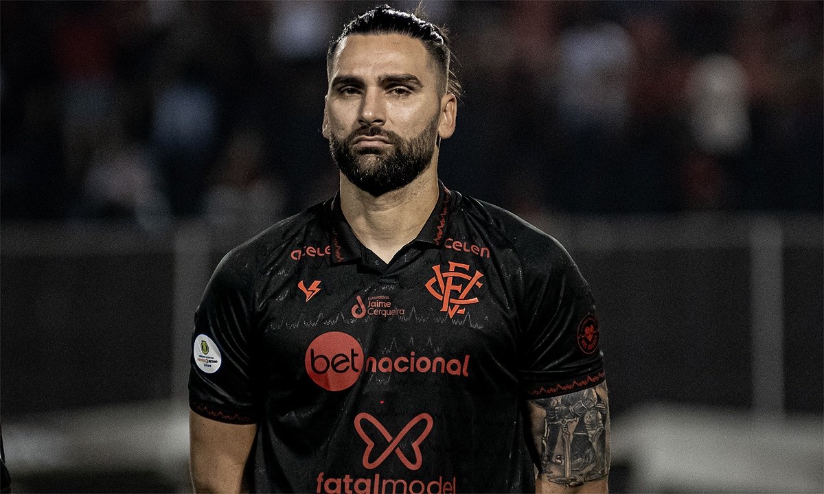 Léo Gamalho (foto: Vitória/Divulgação)