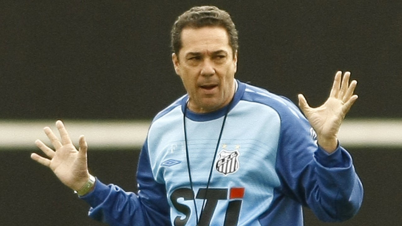 Vanderlei Luxemburgo durante treino do Santos, em 2009 (foto: DOUGLAS ABY SABER/FOTO ARENA/AE)