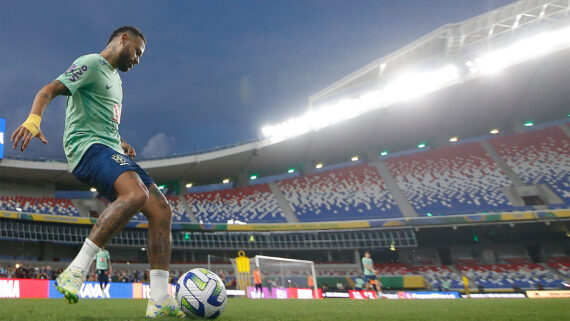 Neymar em treino no estádio Mangueirão, em Belém, nesta quarta-feira (6/9) (foto: Vitor Silva/CBF)