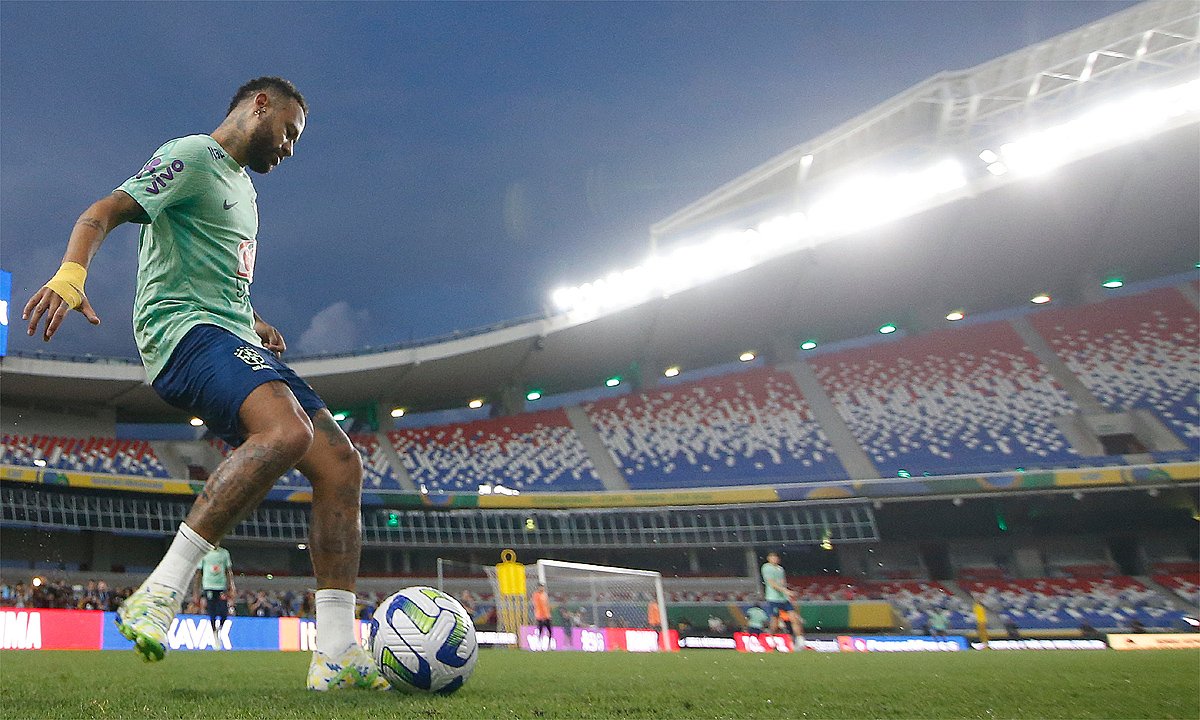 Neymar em treino no estádio Mangueirão, em Belém, nesta quarta-feira (6/9) (foto: Vitor Silva/CBF)