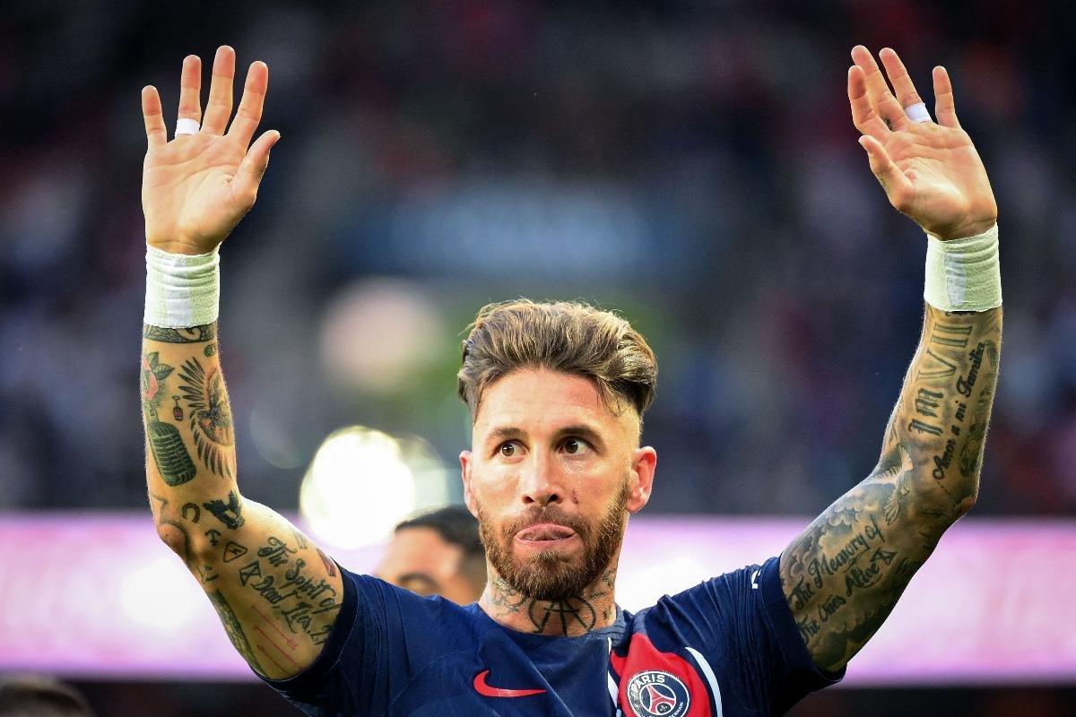 Sergio Ramos com a camisa do PSG (foto: FRANCK FIFE)