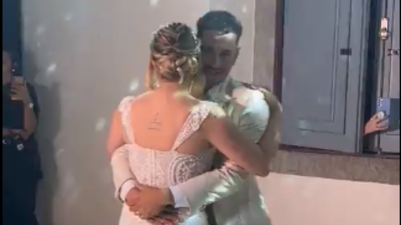 Casal dança valsa da Galoucura em festa de casamento (foto: Reprodução/Twitter)
