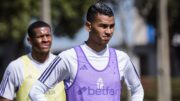 Volante Fernando Henrique entrou em campo uma única vez pelo Cruzeiro (foto: Gustavo Aleixo/Cruzeiro)