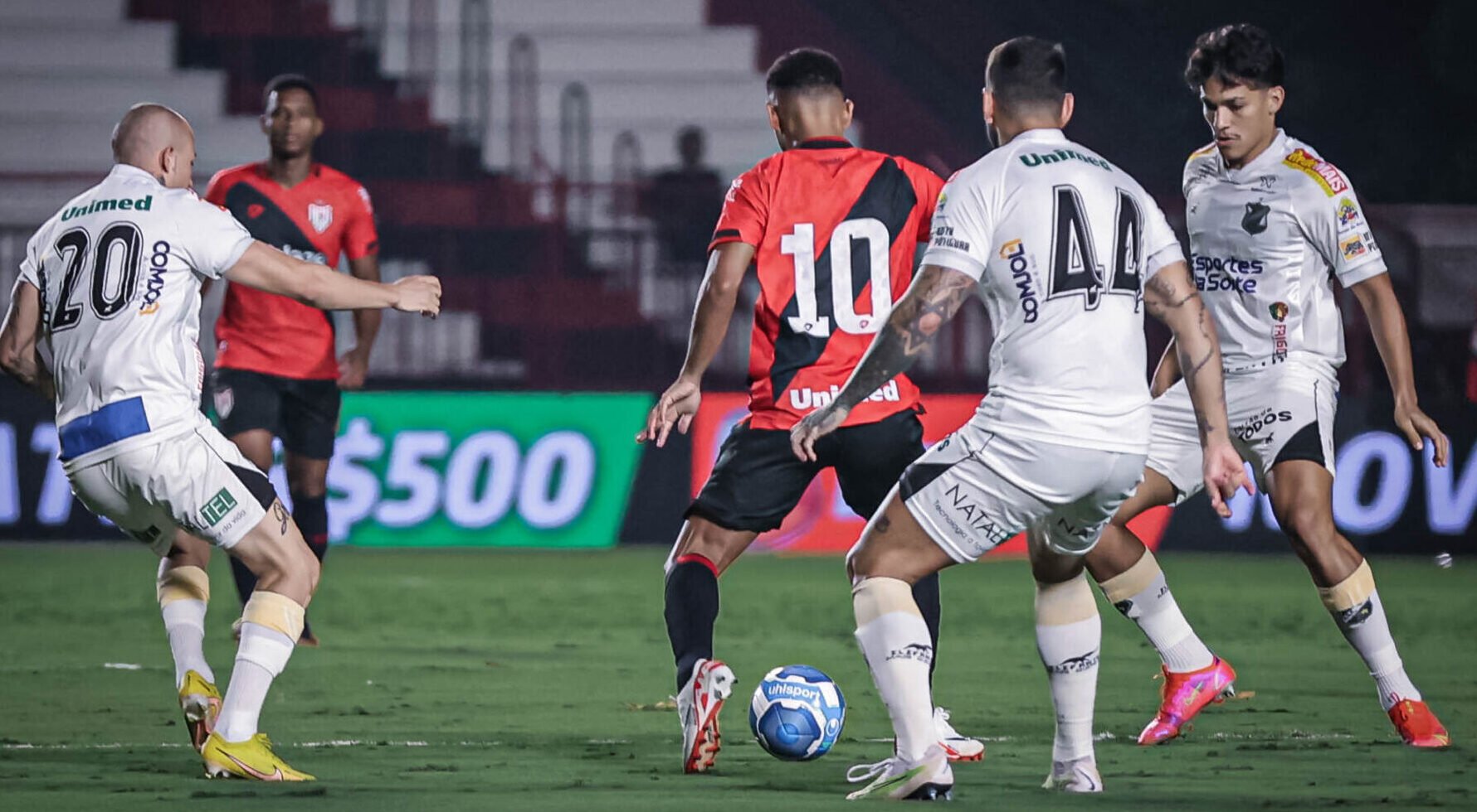 ABC perdeu por 3 a 1 para o Atlético Goianiense (foto: Ingryd Oliveira/ACG)