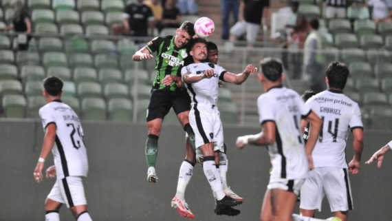 Jogadores de América e Botafogo (foto: Alexandre Guzanshe/EM D.A Press
)