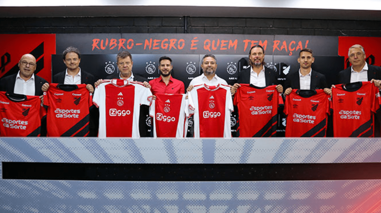 Representantes de Athletico-PR e Ajax (foto: José Tramontin/athletico.com.br)