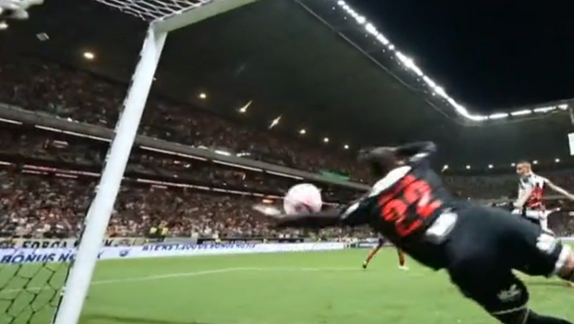 Defesa de Everson (foto: Reprodução/Redes Sociais)