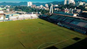 Estádio Augusto Bauer passa por reforças para aumento de capacidade  - Crédito: 
