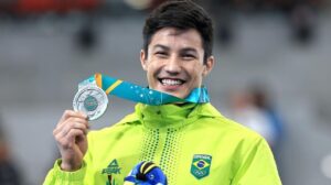 Brasileiro ficou com a medalha de prata no salto - Crédito: 