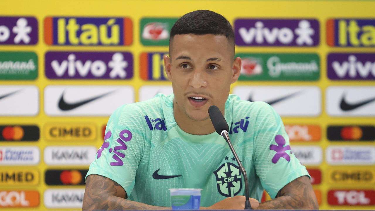 Arana em coletiva - (foto: Vitor Silva/CBF)