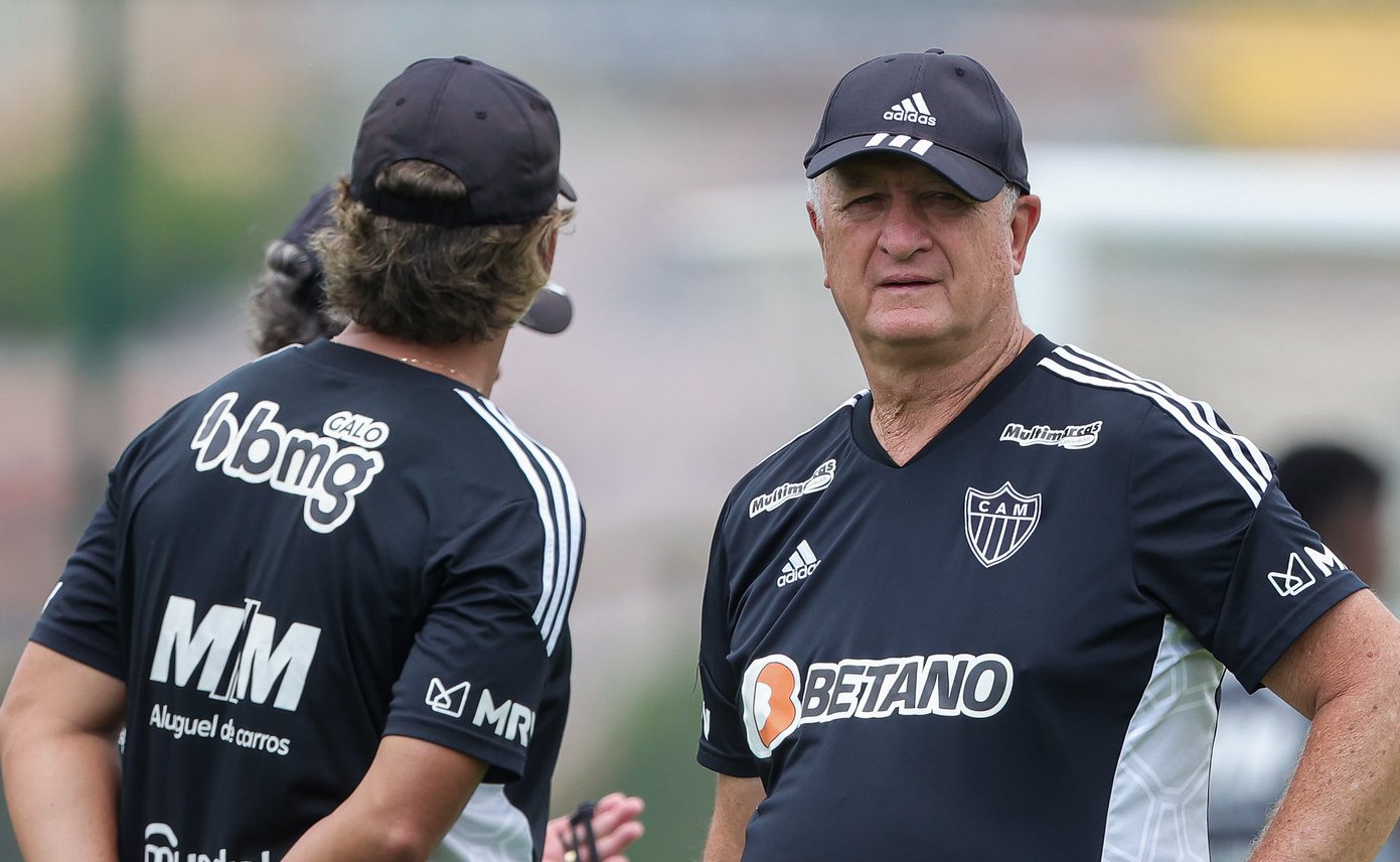 Felipão e membros da comissão técnica do Atlético na Cidade do Galo (foto: Pedro Souza/Atlético)