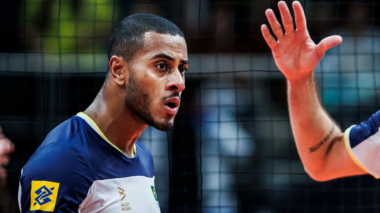 Lucarelli jogando (foto: FIVB/Divulgação)