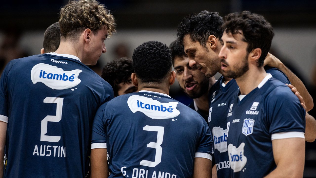 Jogadores do Minas em quadra (foto: Hedgard Moraes/Minas Tênis Clube)
