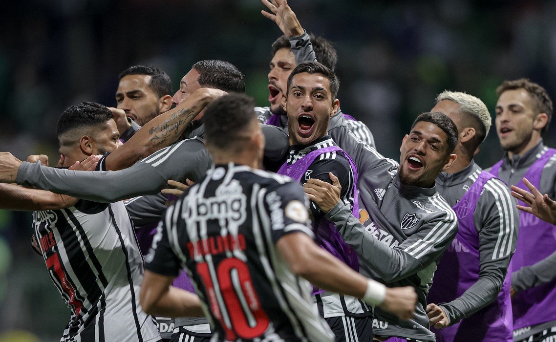 Jogadores do Atlético comemoram gol de Hulk diante do Palmeiras (foto: Pedro Souza/Atlético)