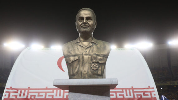 Busto de general faz Al-Ittihad, de Fabinho e Benzema, abandonar jogo no  Irã