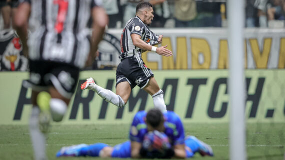 Paulinho comemorando (foto: Pedro Souza / Atlético)