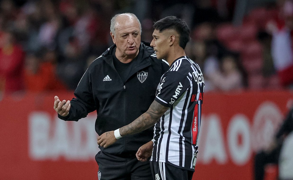 Felipão e Zaracho durante duelo entre Atlético e Internacional, no Beira-Rio (foto: Pedro Souza/Atlético)