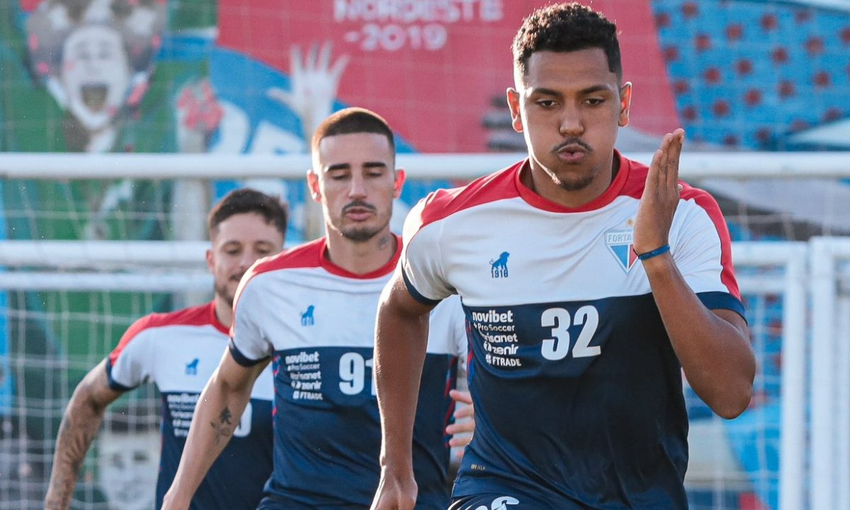 Jogadores do Fortaleza durante treino (foto: Leonardo Moreira/Fortaleza)