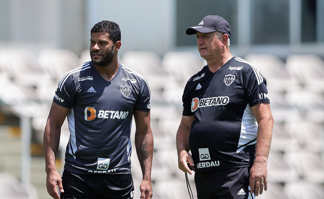 Hulk e Felipão durante treino do Atlético na Cidade do Galo - (foto: Pedro Souza/Atlético)