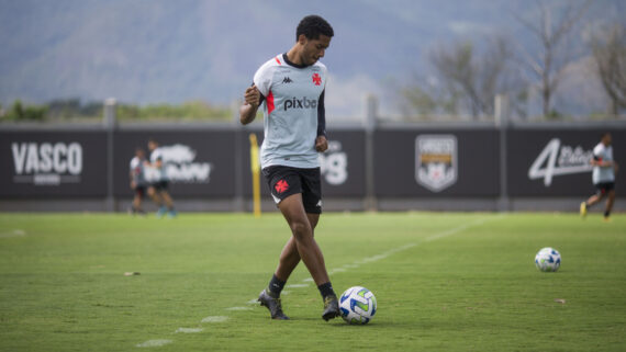 Miranda durante treino do Vasco (foto: Daniel Ramalho/Vasco)