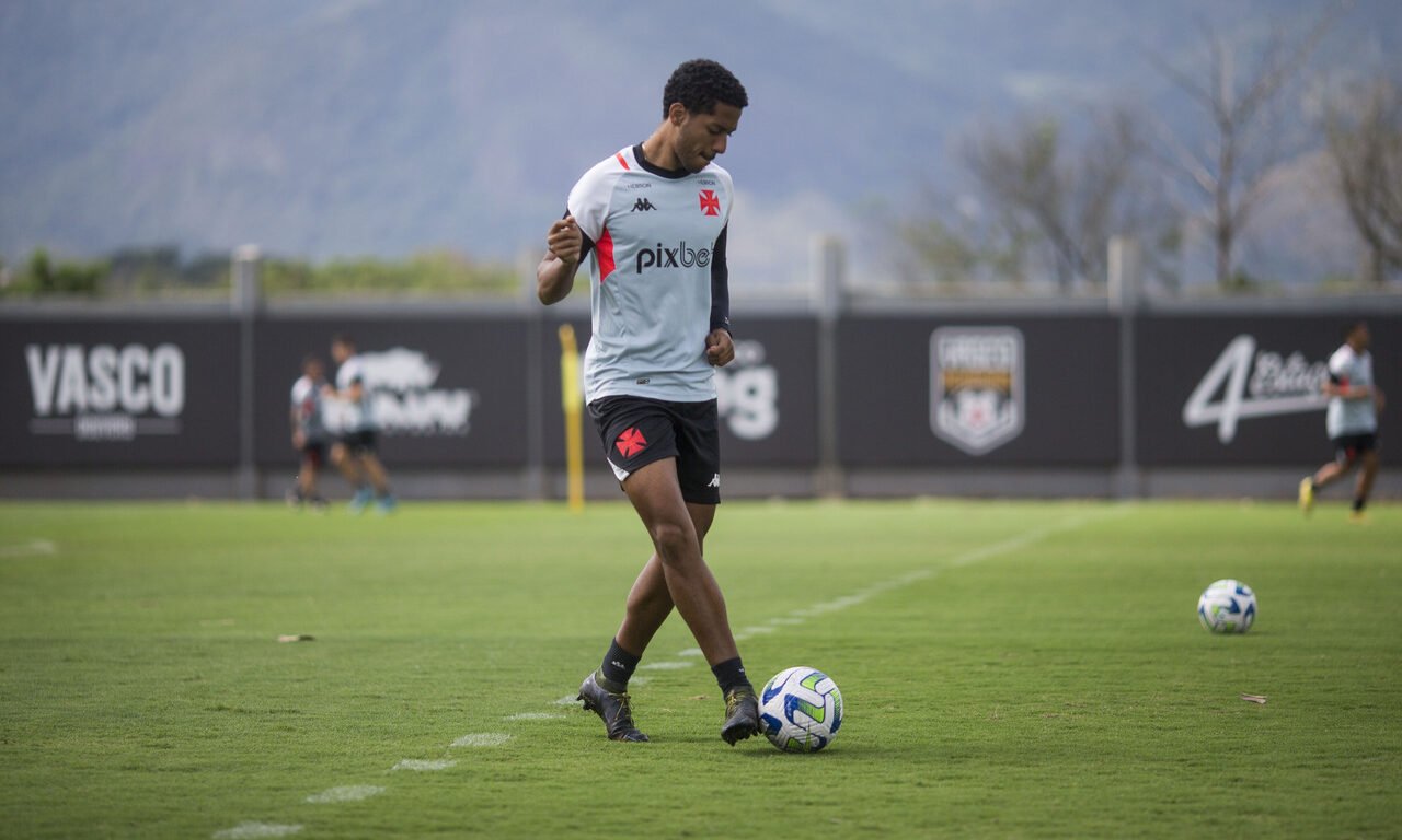 Miranda durante treino do Vasco (foto: Daniel Ramalho/Vasco)