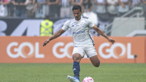 Cria da base do Cruzeiro, Kaiki foi titular e se destacou no clássico com o Atlético - Crédito: 