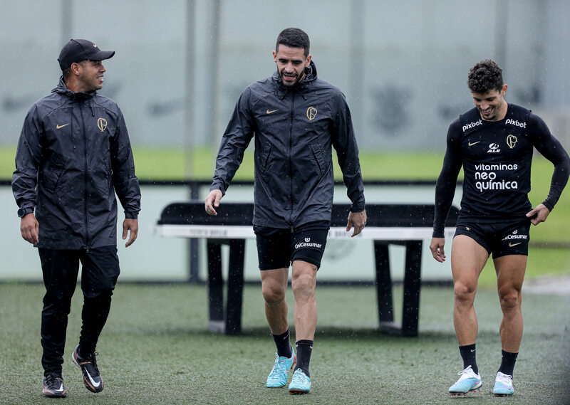 Confira os jogadores do Corinthians com contrato até o fim do ano