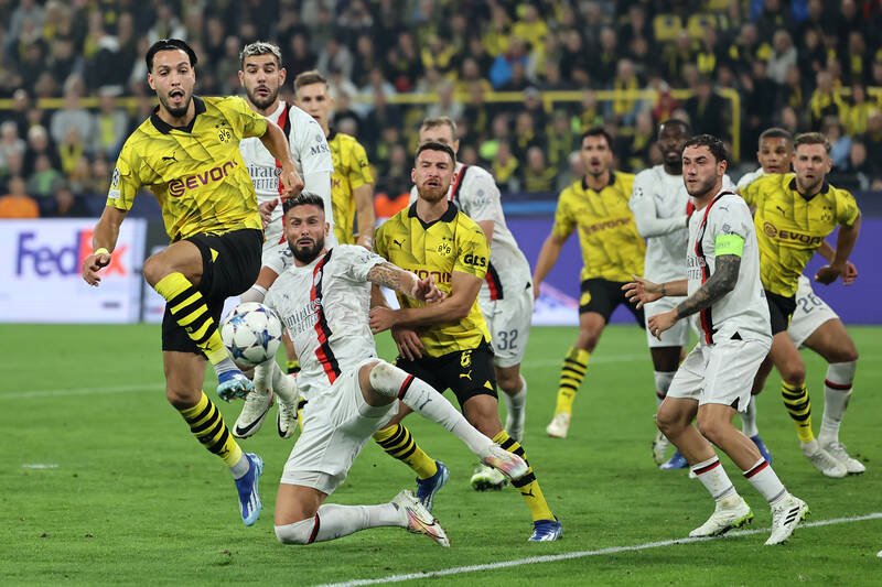 Borussia Dortmund e Milan empatam sem gols na Alemanha (foto: Christof Koepsel/Getty Images)