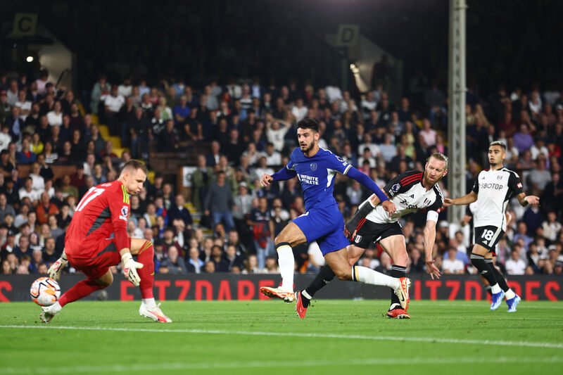 Momento do gol marcado por Armando Broja na vitória do Chelsea diante do Fulham (foto: Bryn Lennon/Getty Images)