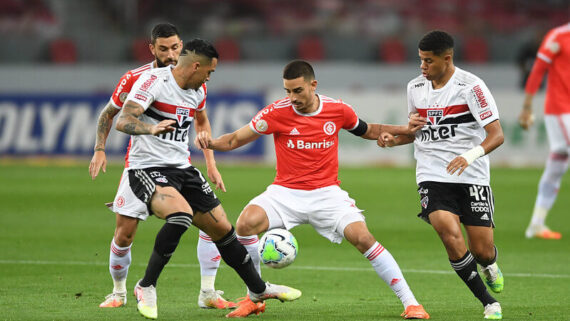 Imagem de confronto entre Internacional e São Paulo no Brasileiro de 2023 (foto: Ricardo Duarte/Internacional)