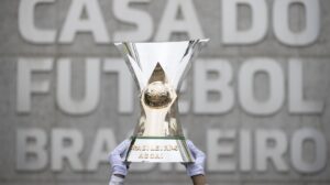 Troféu do Campeonato Brasileiro segue em disputa - Crédito: 