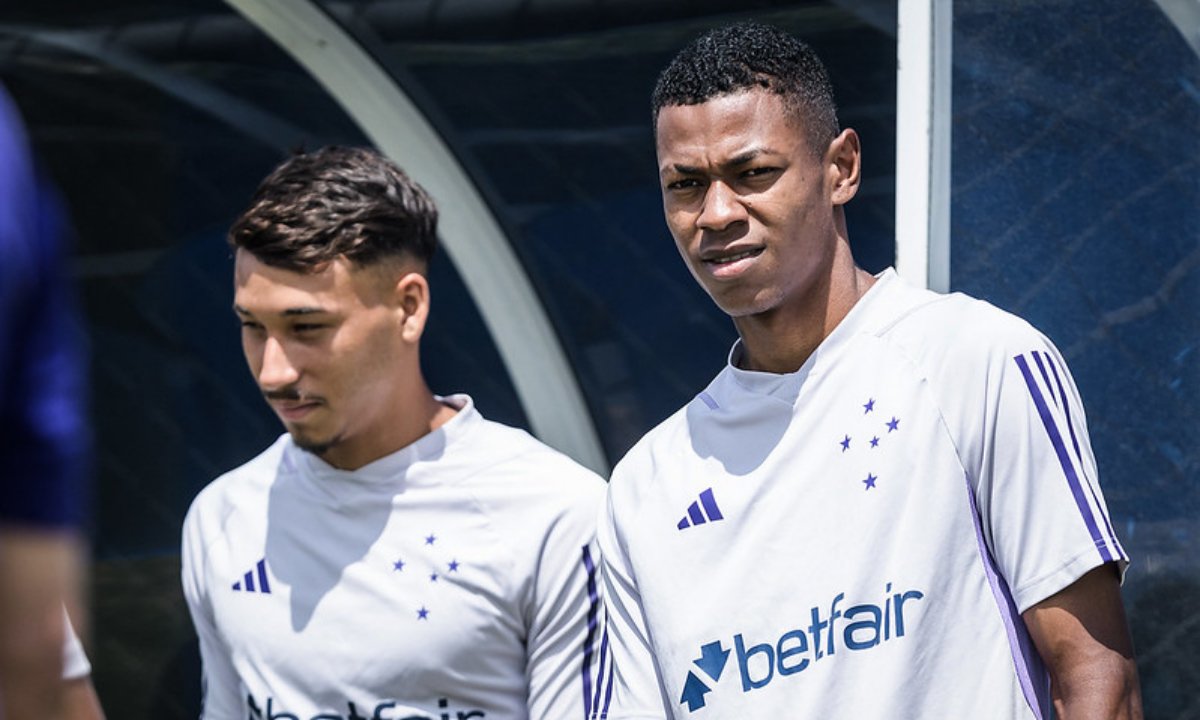 Japa (à esquerda) e Henrique Rodrigues (à direita) em treino do Cruzeiro (foto: Gustavo Aleixo/Cruzeiro)