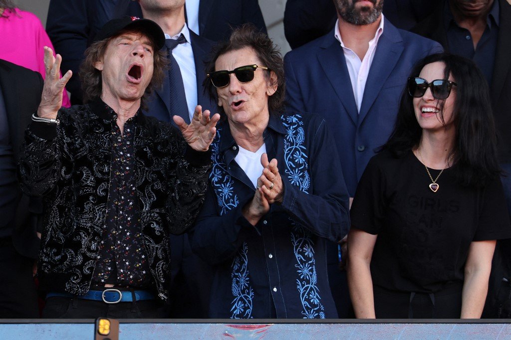Mick Jagger, vocalista dos Rolling Stones, acompanhando El Classico (foto: Lluis Gene/AFP)
