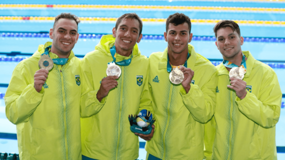 Murilo Sartori, Fernando Scheffer, Guilherme Costa e Breno Correia, nadadores do Brasil no Pan (foto: Satiro Sodré/SSPRESS/CBDA)