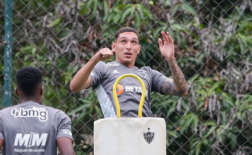 Paulo Vitor durante treino do Atlético na Cidade do Galo (foto: Paulo Henrique França/Atlético)