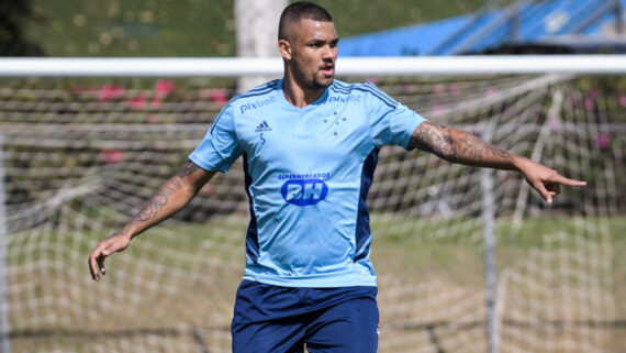 Zé Ivaldo durante treino na Toca da Raposa 2 (foto: Gustavo Aleixo/Cruzeiro)