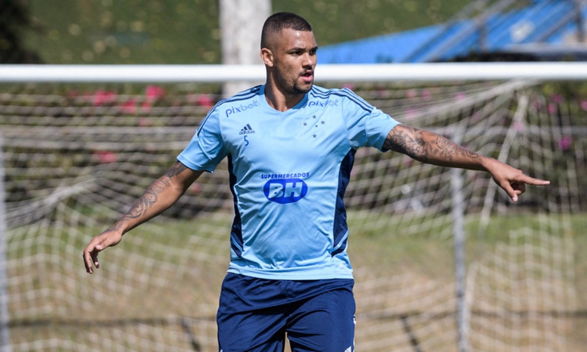 Zé Ivaldo durante treino na Toca da Raposa 2 (foto: Gustavo Aleixo/Cruzeiro)