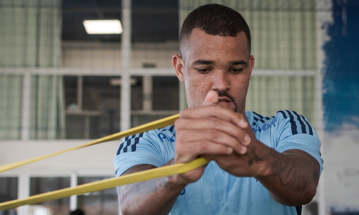 Zé Ivaldo durante trabalho de força na academia (foto: Gustavo Aleixo/Cruzeiro)