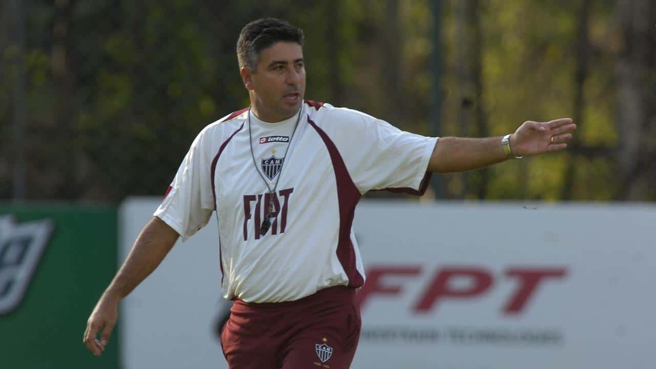 Alexandre Gallo comanda treino do Atlético em 2008 (foto: Jorge Gontijo/EM/D.A Press)