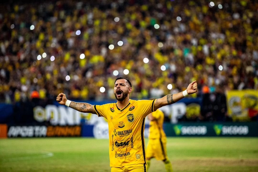 Jogador do Amazonas comemora acesso na Série C (foto: Deborah Melo/Federação Amazonense de Futebol)