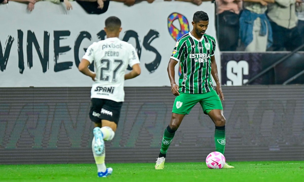 Ricardo Silva, zagueiro do América, em jogo pelo Brasileiro (foto: Mourão Panda/América)