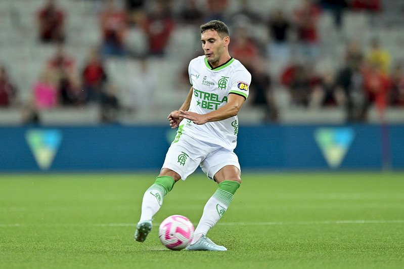 Martínez, meia do América, em jogo pelo Brasileiro (foto: Mourão Panda/América)