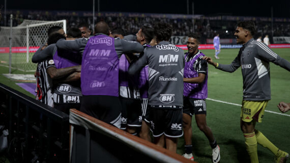 Jogadores do Atlético comemoram gol sobre o RB Bragantino (foto: Pedro Souza/Atlético)