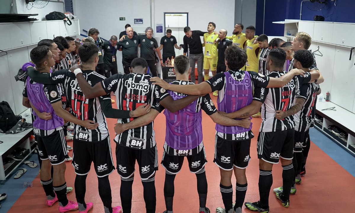 Jogadores do Atlético no vestiário do estádio Nabi Abi Chedid no jogo contra o RB Bragantino (foto: Pedro Souza/Atlético)
