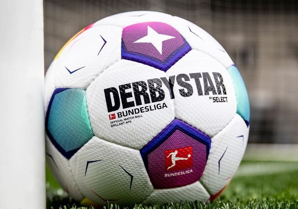 Bola oficial da Bundesliga (foto: Divulgação/Derbystar)