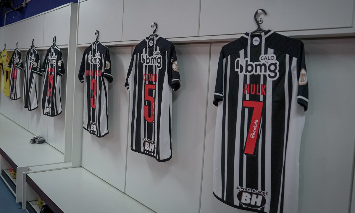 Camisas do Atlético penduradas no vestiário (foto: Pedro Souza/Atlético)