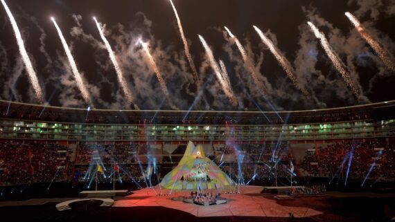 Imagem da cerimônia de abertura dos Jogos Pan-americanos de Lima, em 2019 (foto: PEDRO UGARTE/AFP)
