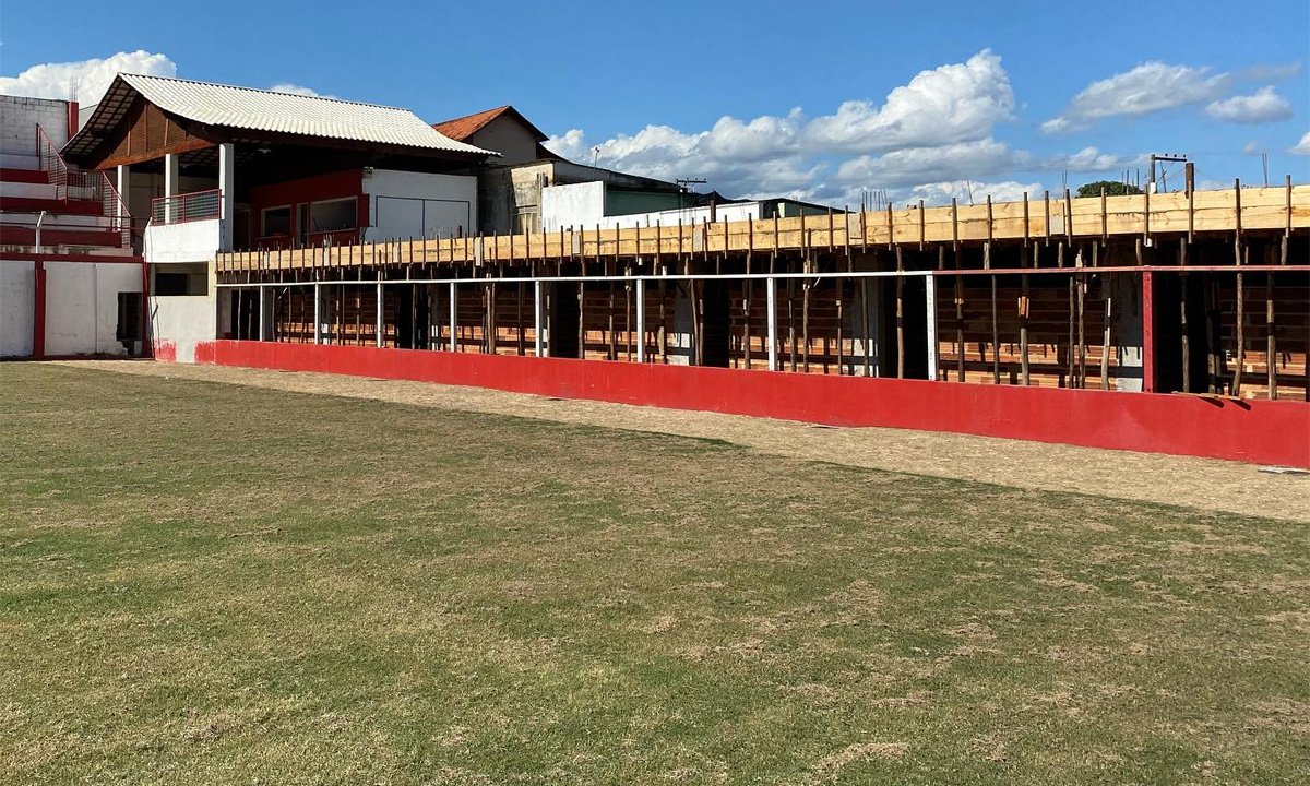 Estádio Antônio Guimarães de Almeida (antes da reforma)
