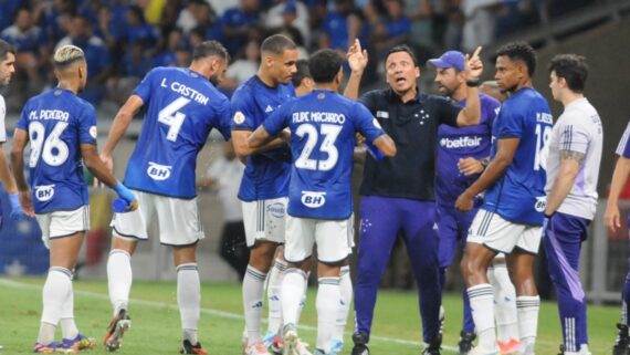 Jogadores do Cruzeiro no Mineirão (foto: Alexandre Guzanshe/EM/DA Press)