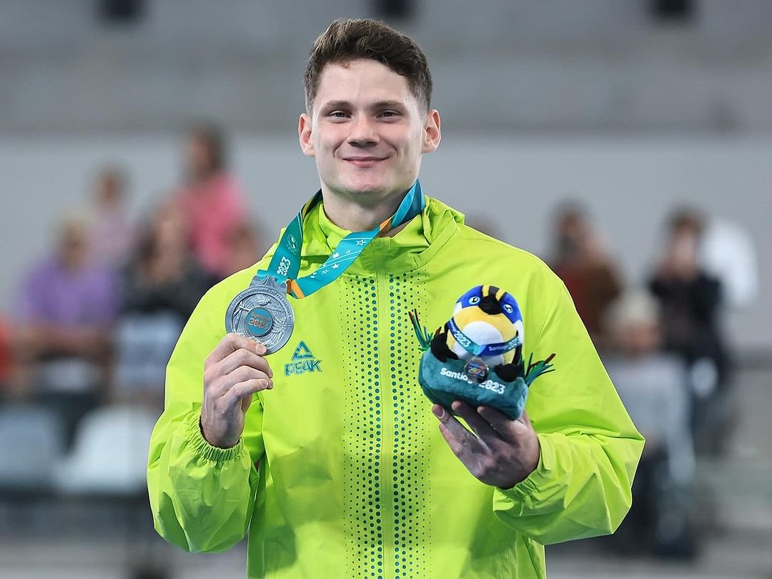 Diogo Barbosa com a medalha de prata no Pan-Americano (foto: Ricardo Bufolin/CBG)